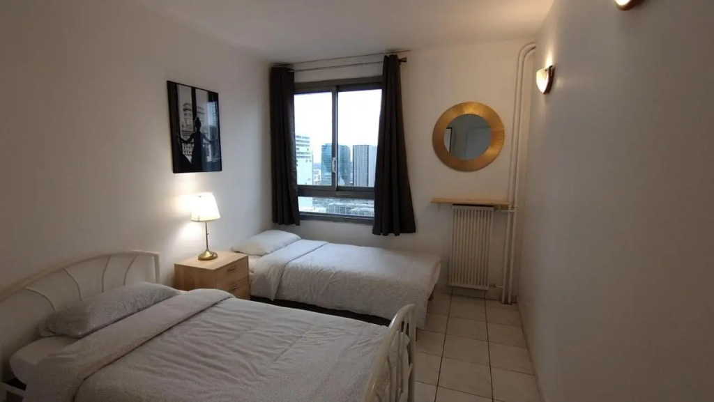 5 mn (450 m) walk Metro/La Defense/3BR/8Pers
