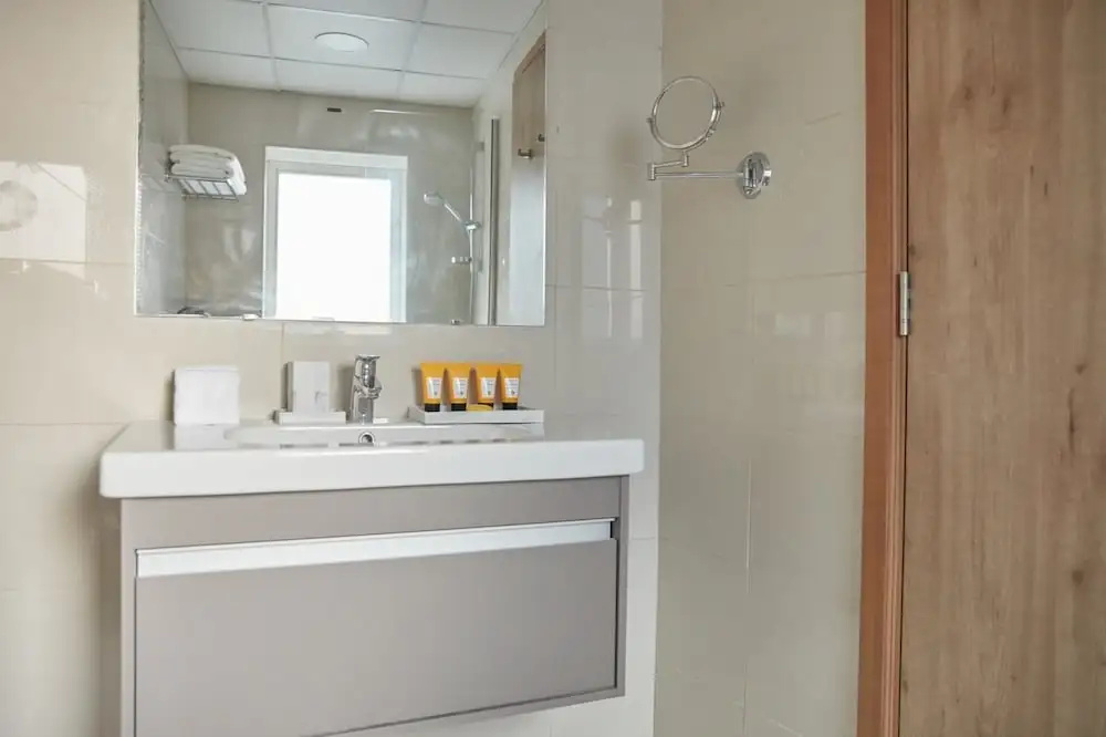 Fantastay Continental Towers