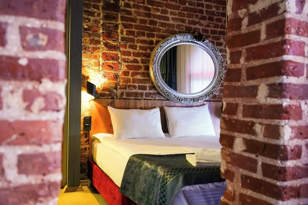 Squit Suits Hotel