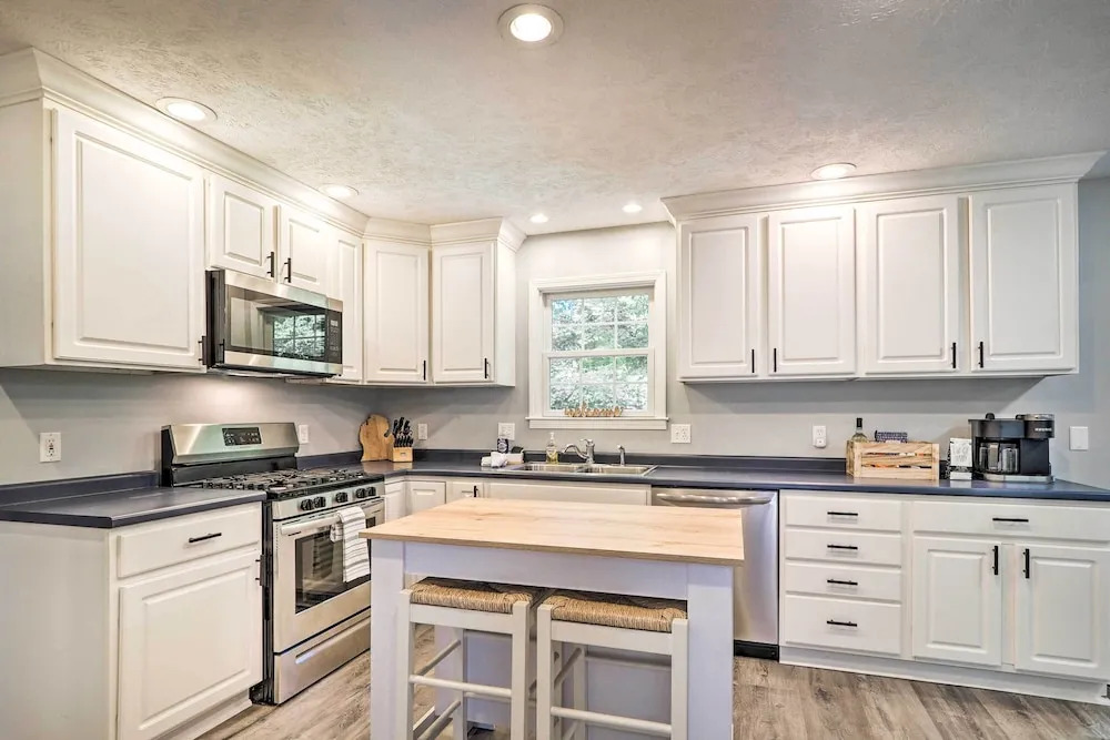 Beulah Family Home ~ 2 Mi to Dtwn + Beach!