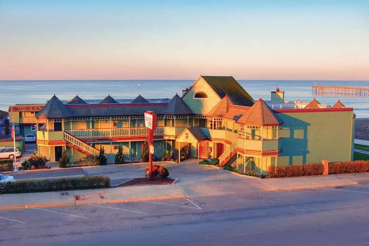 Shoreline Inn...on the beach