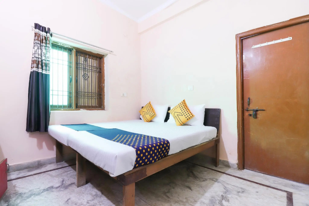 SPOT ON 65703 Om Sai Nath Lodge