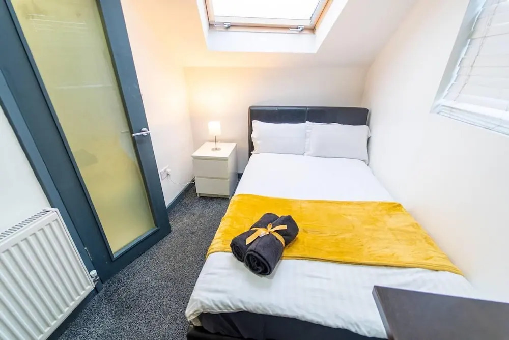 Spacious Comfortable Studio Near the University