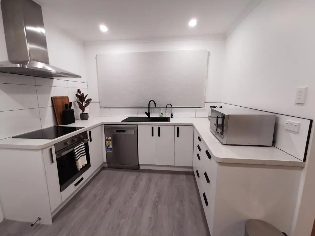 Hello Seaview! 4 BRs House in Central Location!