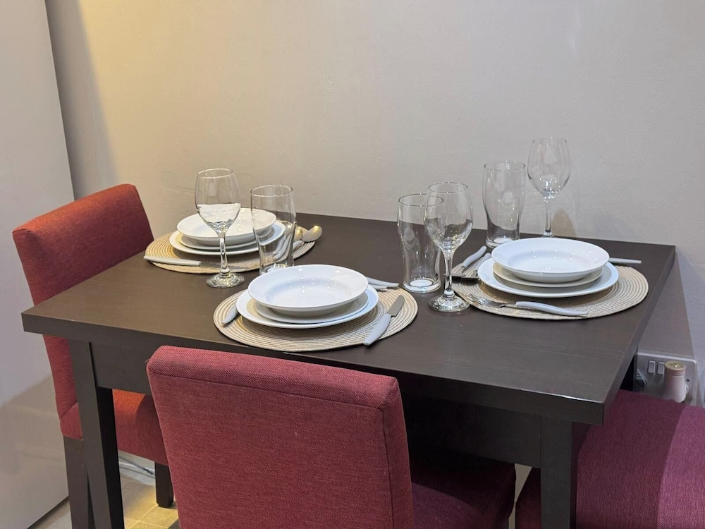 Heathrow Airport - Apt - Stay 3 - Great Location