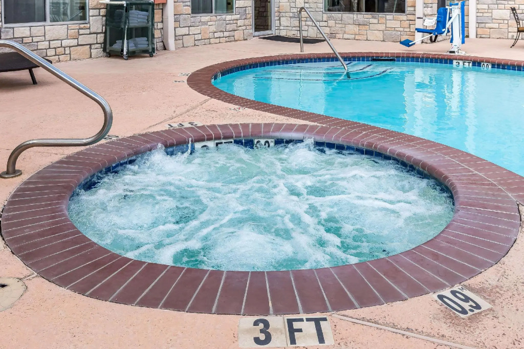 Comfort Suites Houston IAH Airport - Beltway 8