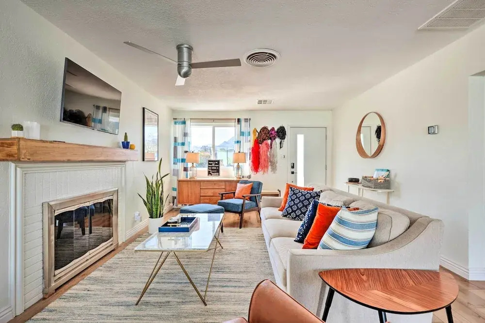 Less Than 4 Mi to Dtwn Palm Springs Home with Private Patio