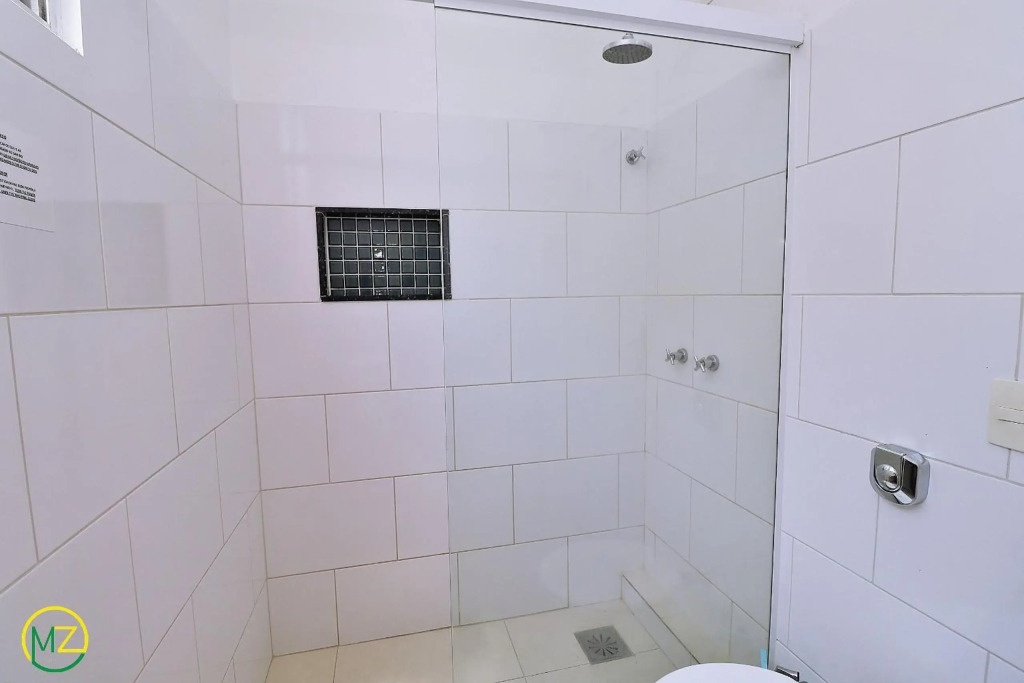 Sala e quarto com 2 banheiros para 5 pessoas em Copacabana!