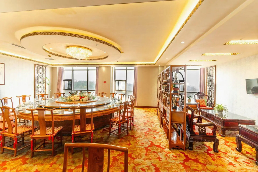 Xuanwei Meihuan Hotel