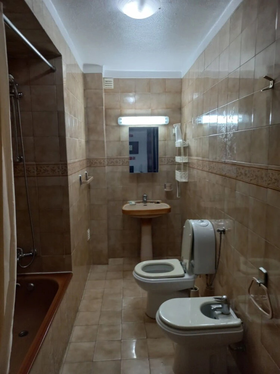 Quarteira 1-bed, Sleeps 4, Parking, 1 min to Beach