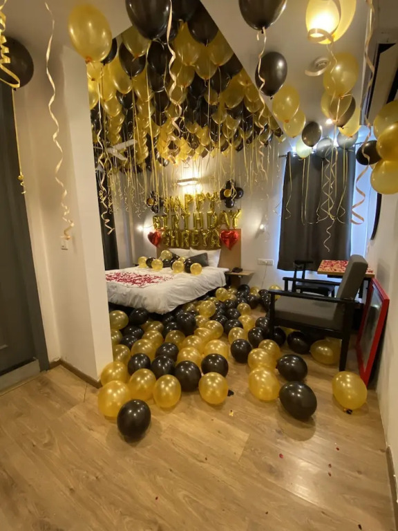 BK Studio And Rooms Near Huda City Centre