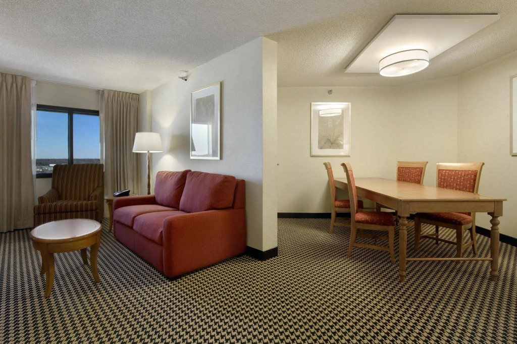 Hilton Suites Chicago/Oakbrook Terrace