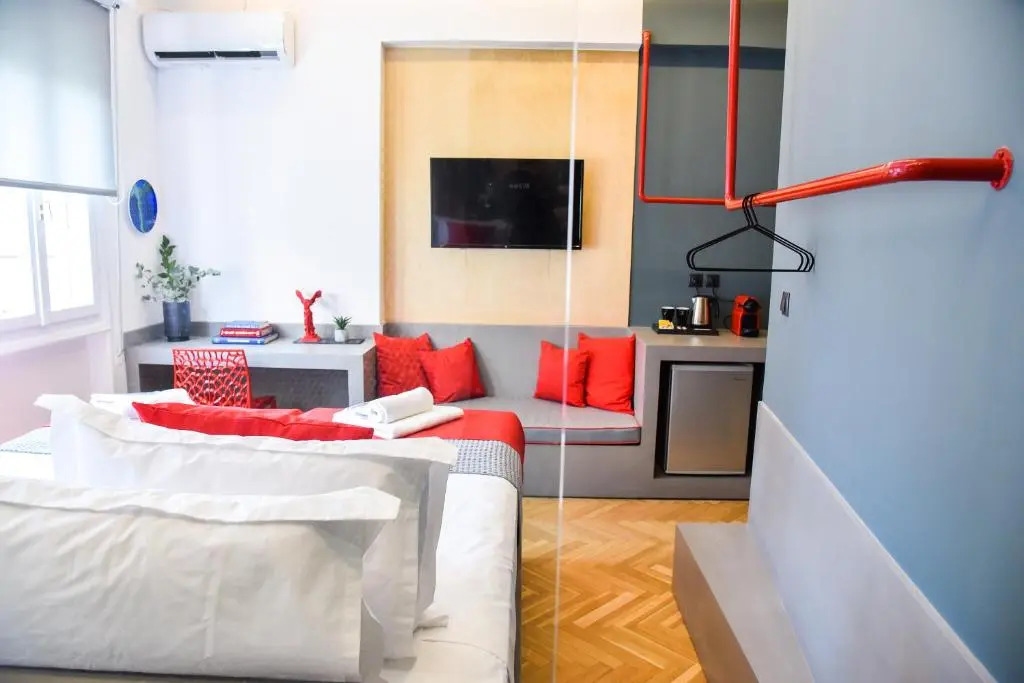CentraL44 LoL BuDgEt RooM @Ermou Street