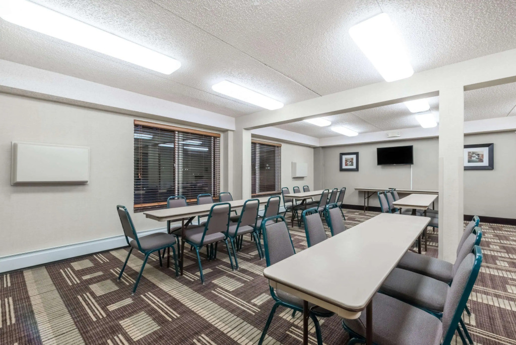 Days Inn by Wyndham Bismarck