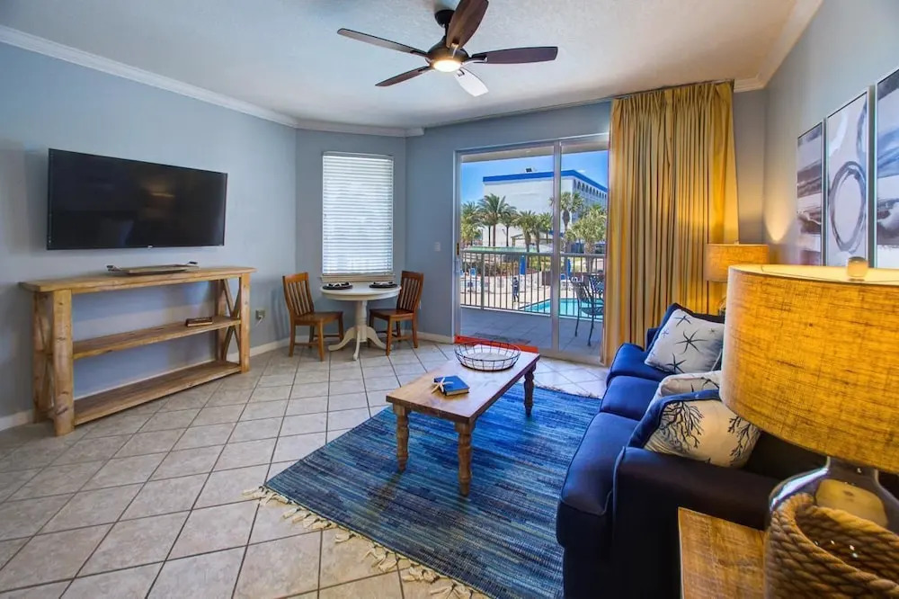 Gulfside 204 - 3 Br condo by RedAwning