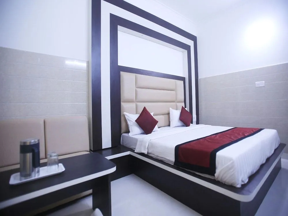 Oyo 17006 Hotel Girnar
