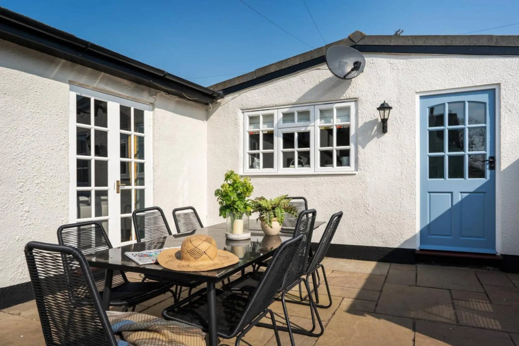 The Cottage - Characterful, coastal family home