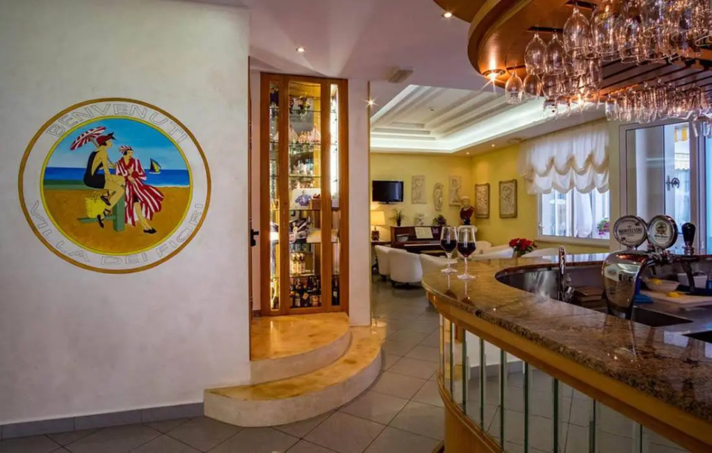 Hotel Villa dei Fiori - sul mare con piscina