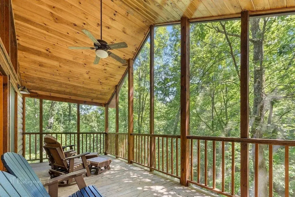Margaret Hollow 2 Bedroom Cabin by RedAwning