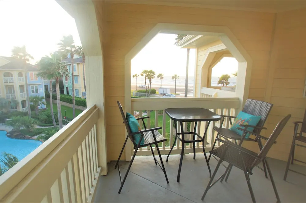 Dawn 935 - 1 Br Condo
