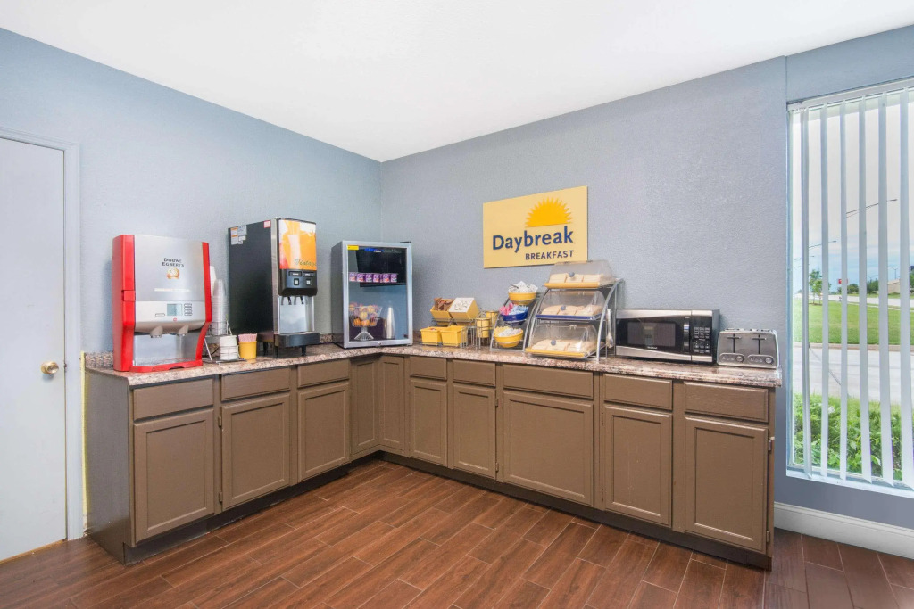 Blue Way Inn & Suites Wichita East