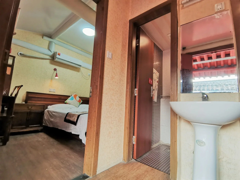 Shaoxing Laotaimen Luxun Native Place Youth Hostel