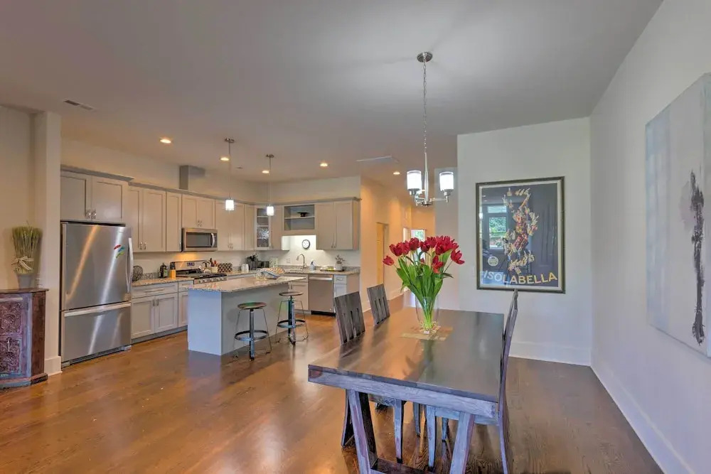 Modern Main St. Apt in Downtown Waynesville!