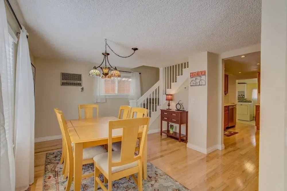 3 Bedroom Downtown with Firepit