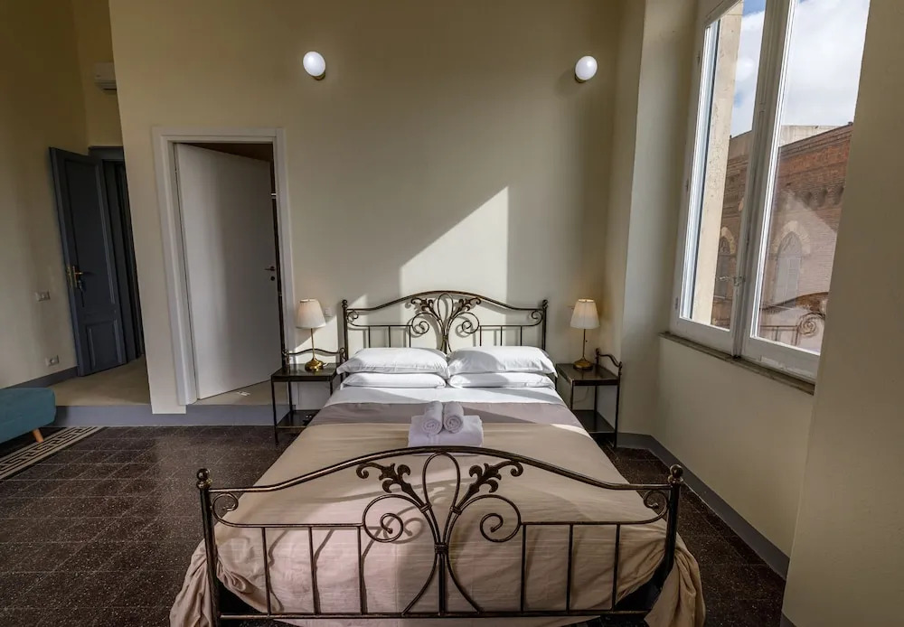 Onlyrooms IV