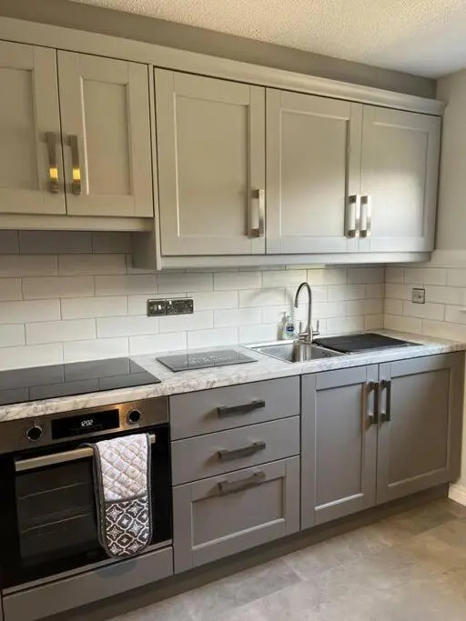 Recently refurbished 2 storey 2 bedroom apartment