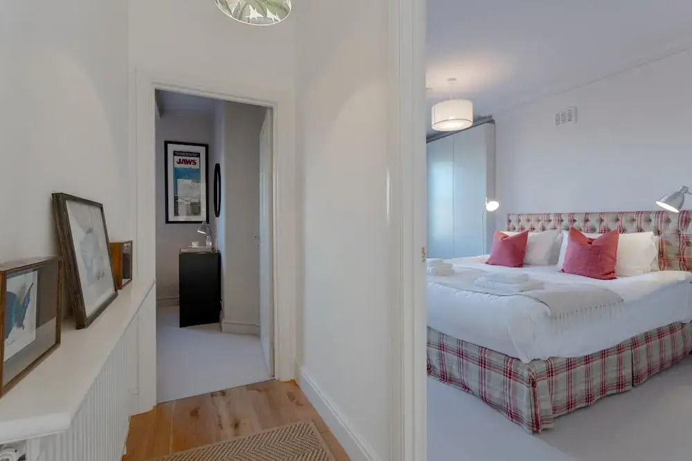 2 Bedroom Apartment Near Ladbroke Grove