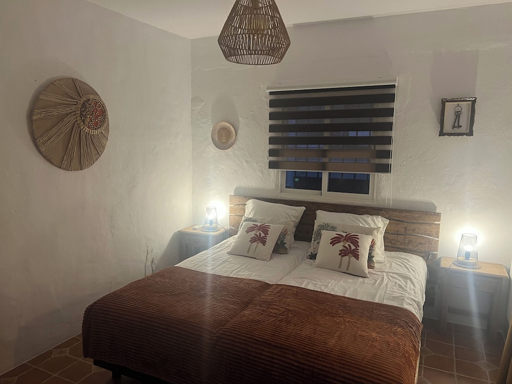 Casa Azafranes - Boutique B&B - Arenas
