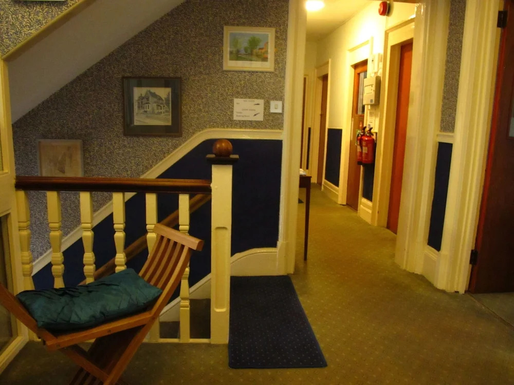River Hotel