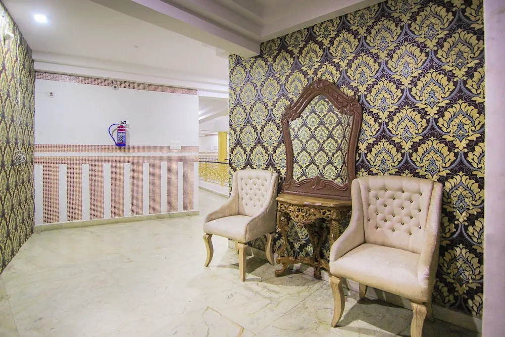 OYO 11532 Hotel SR Grand