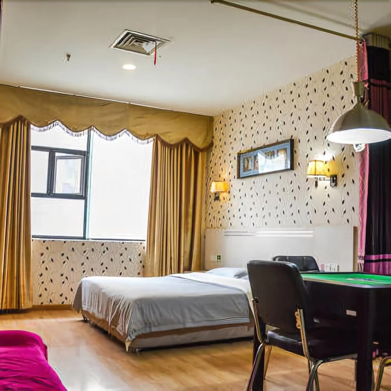 77 Chain Traders Hotel