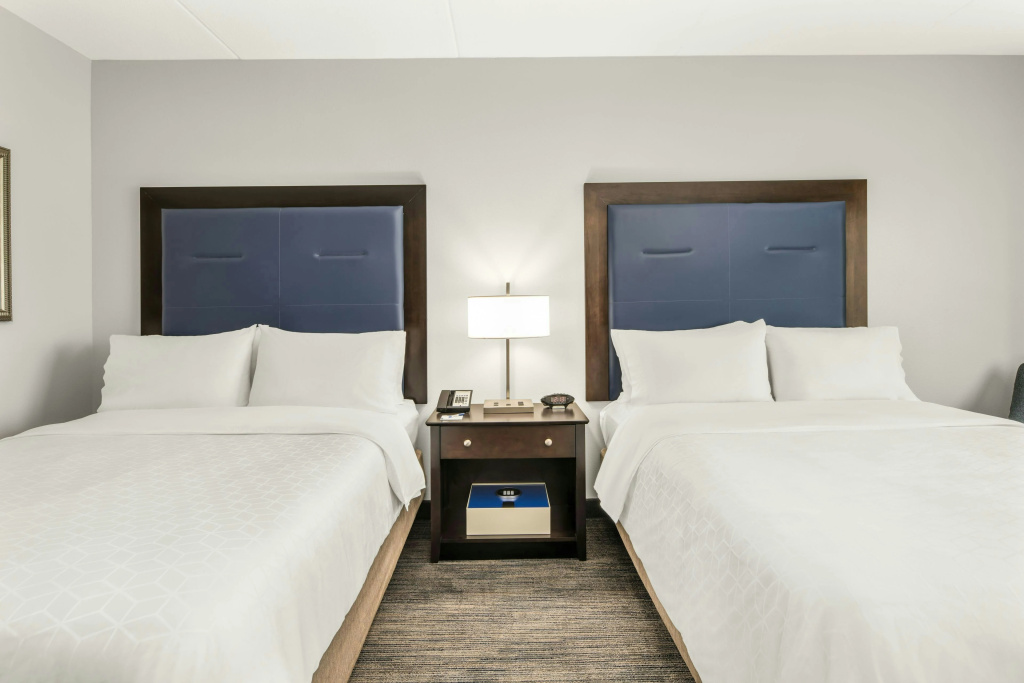 Holiday Inn Express & Suites Wilmington-Newark by IHG