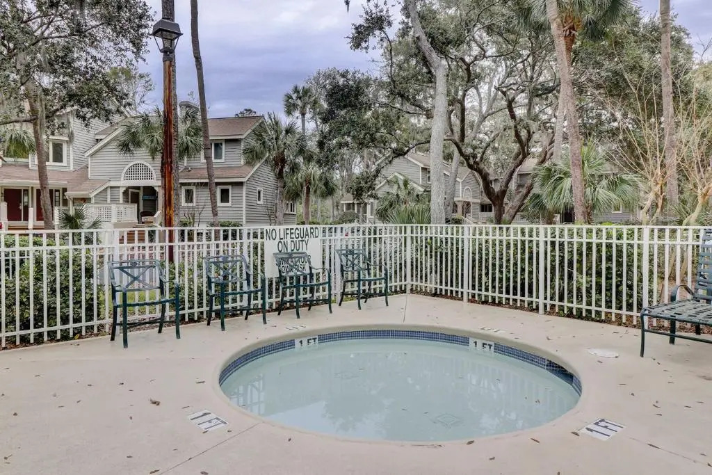 7655 Huntington Villas