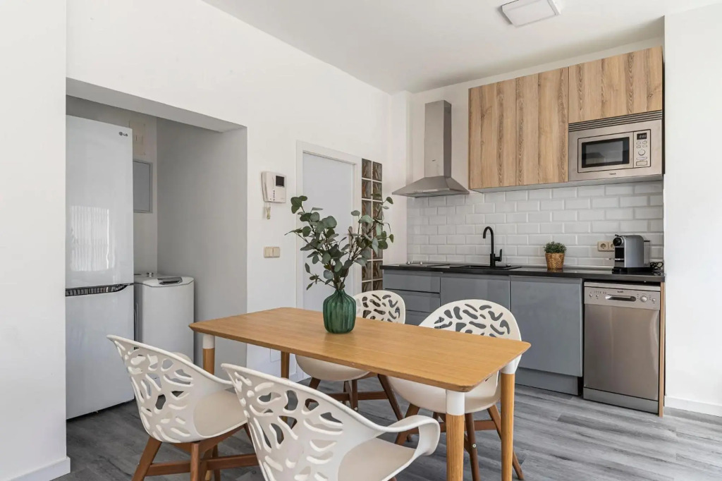BNBHolder Calm Duplex RETIRO FREE PARKING