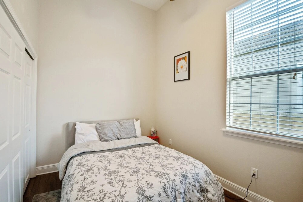 Historic Algiers Point 3 Minutes To Downtown 3 Bedroom Duplex by Redawning