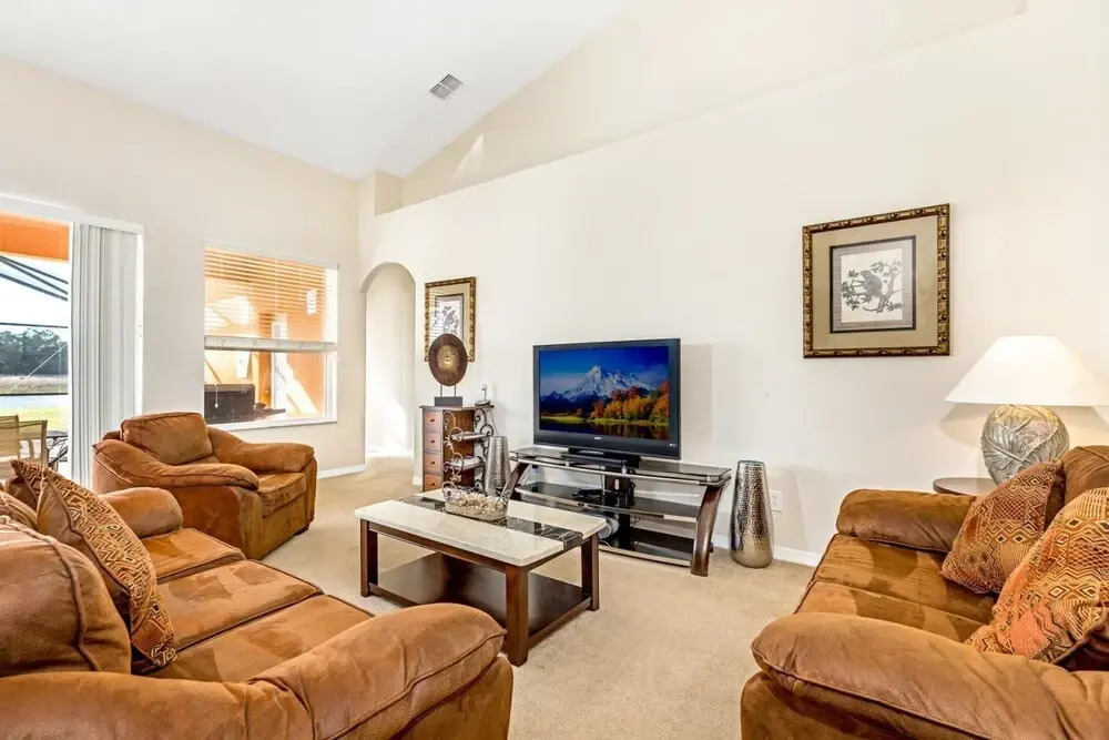 Large 5 bed Villa With Pool and spa Overlooking Conservation and Woodland Area