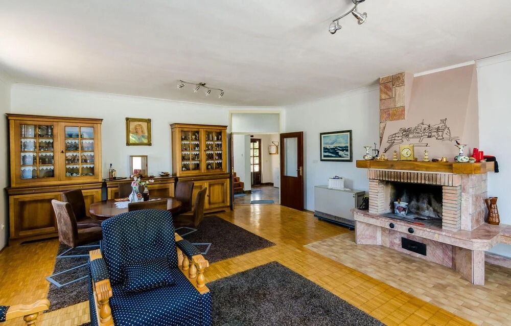 Stunning Home In Broce With Wifi