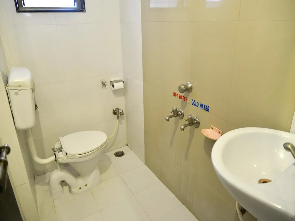OYO 6325 Hotel Kiran