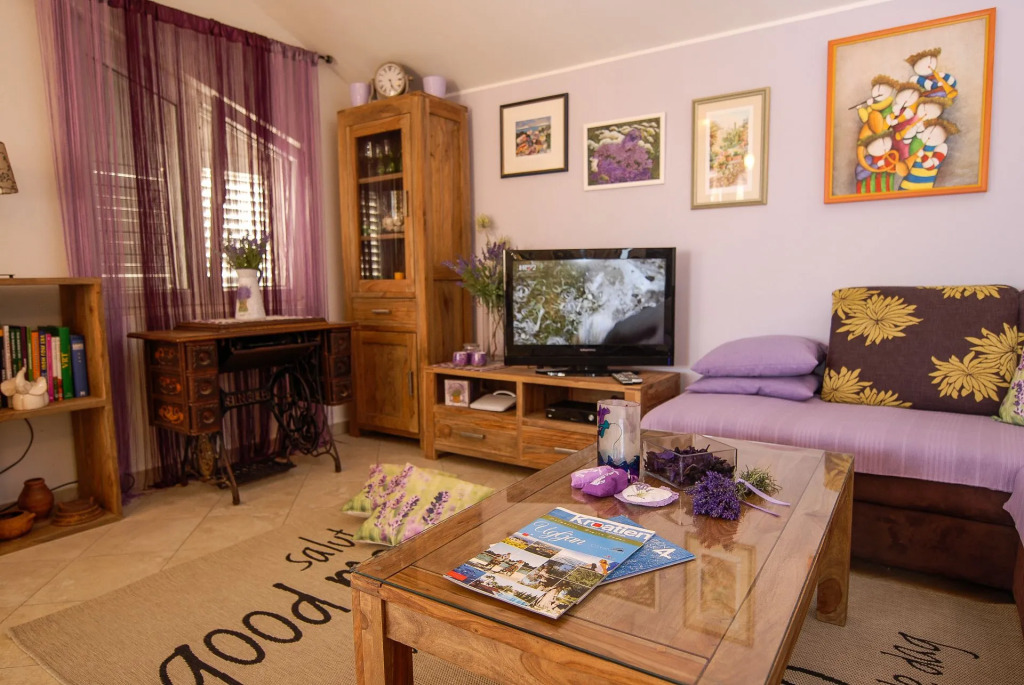 Apartment Tin - comfortable apartment near beach: A1  Ugljan, Island Ugljan