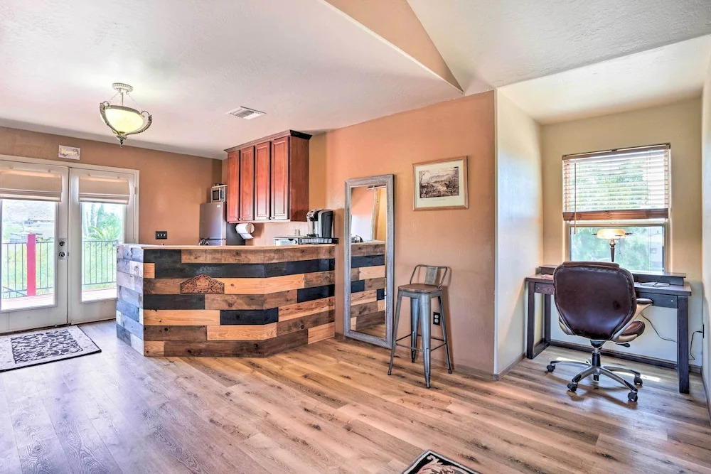 Dreamy Desert Studio w/ Deck + Pool Access!