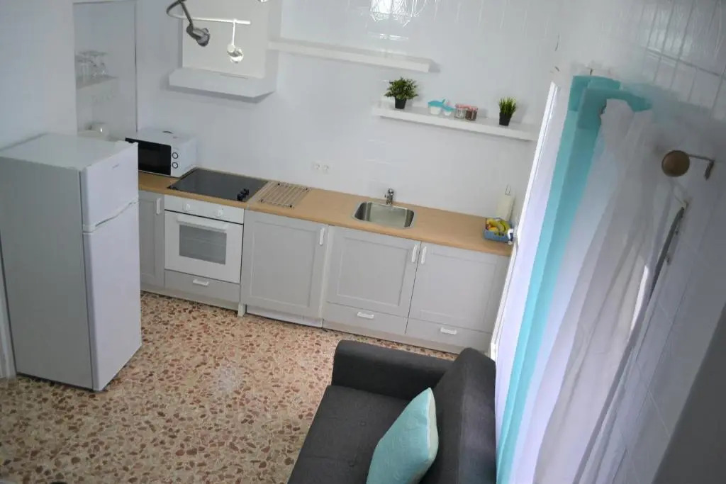 Lovely Studio Apartment with Terrace (CB5EV)