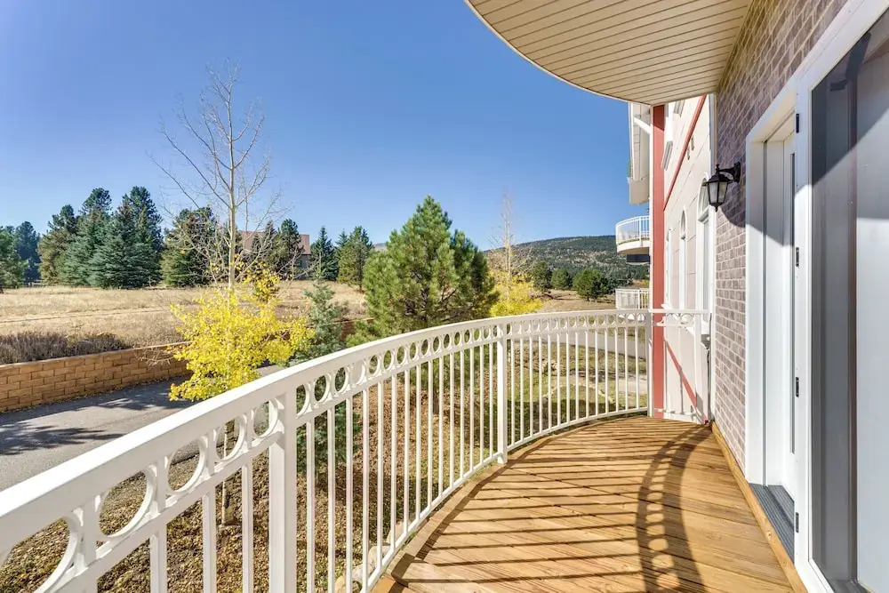 Condo w/ Balcony > 2 Mi to Angel Fire Resort!