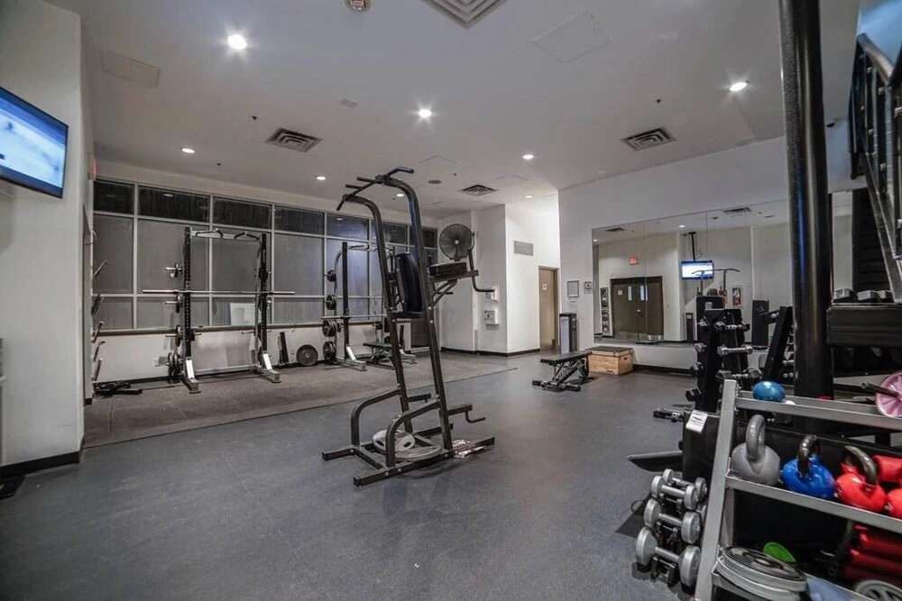 Gorgeous 2bd Condo Patio Gym Parking Coffee