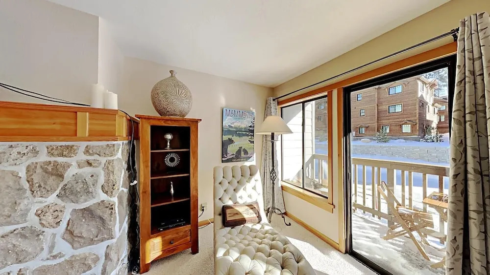 Beautiful One Bedroom Condo! Just Steps to Mammoth Mountain with Fully Equipped Kitchen! by RedAwning