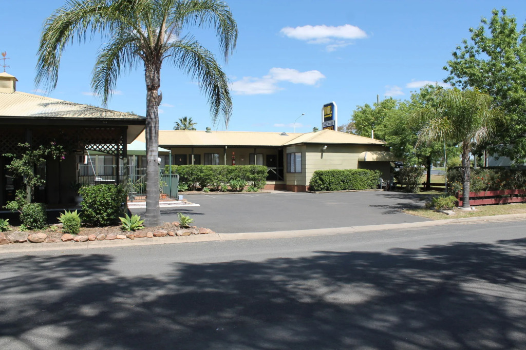 Lake Forbes Motel