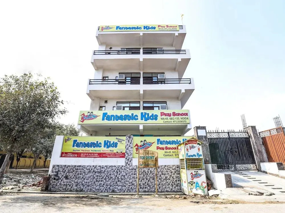OYO LIFE NOD467 Sector 135